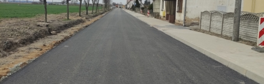 Trwają prace przy przebudowie drogi gminnej nr 740542P na odcinku od ul. Drzęczewskiej w Piaskach do Drzęczewa Drugiego.